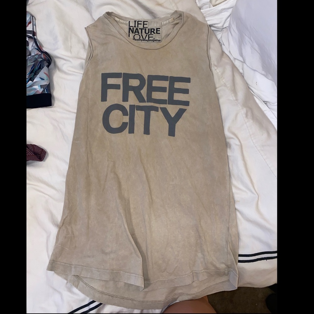 Free city shirt size small